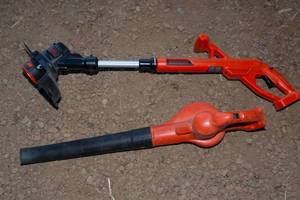 lot 69 image: Black and Decker Leaf Blower and Weedwacker