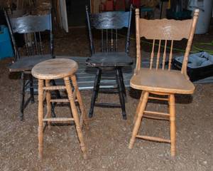 lot 84 image: Variety of Barstools
