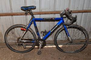lot 86 image: Medalist Aluminum 7005 Series Bicycle  Needs TLC