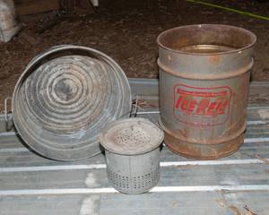 lot 89 image: GalvanizedMetal Buckets