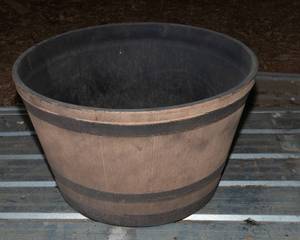 lot 104 image: Large Planter Bucket