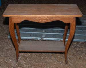 lot 121 image: Vintage Solid Oak Side Table