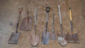 lot 126 image: An assortment of Shovels