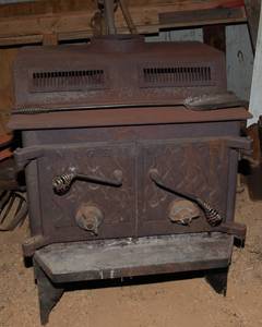 lot 162 image: Night Watch Cast Iron Stove
