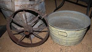 lot 164 image: Antique Wagon Wheel and Vintage Steel Washtub