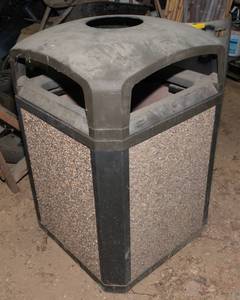 lot 61 image: Outdoor Trash Can