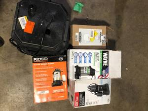 lot 31 image: Lot of Assorted Plumbing Items Various Models and Conditions  Customer Returns See Pictures