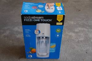 lot 362 image: Sodastream Fizzi One Touch