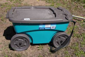 lot 371 image: Suncast 8.5 Gallon Garden Scooter