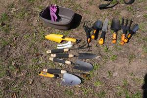 lot 268 image: Garden Tool Set