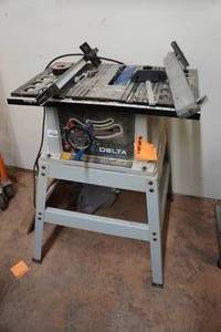 lot 274 image: Delta ShopMaster 10 Table Saw with Stand