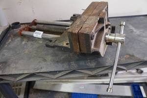 lot 261 image: Drill Press Vise