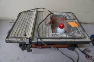 lot 381 image: Ridgid Wet Tile Saw