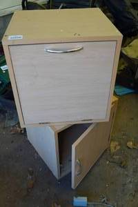 lot 314 image: Wall Hanging Storage Cubes