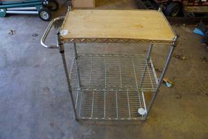 lot 315 image: Small Wire Shelf