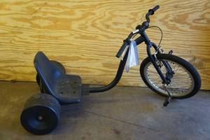 lot 400 image: Large Big Wheel Tricycle