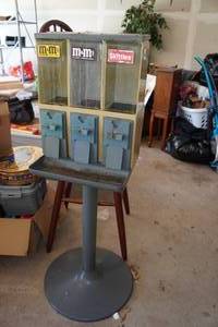 lot 409 image: Candy Machine on Stand