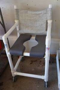lot 453 image: Lightweight Shower Chair