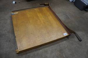 lot 385 image: Vintage Large Paper Cutter