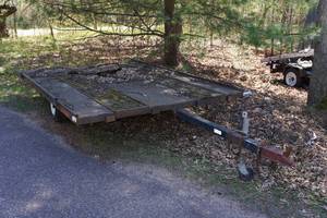 lot 23 image: Snowmobile Trailer for Parts