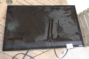 lot 343 image: Vizio 24 Flat Screen TV