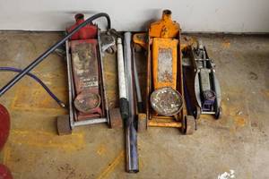 lot 294 image: Car Jacks