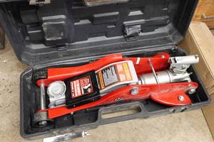 lot 300 image: Big Red 2.5 Ton Low Profile Jack