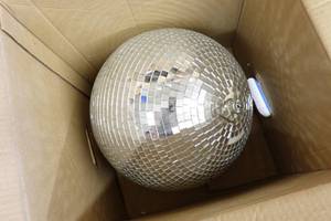 lot 386 image: Disco Ball
