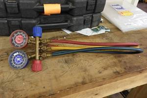 lot 395 image: Air Conditioning Gauges