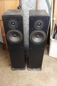 lot 422 image: Polk Tower Speakers