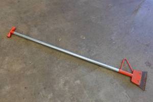 lot 423 image: Heavy Duty Floor Scraper