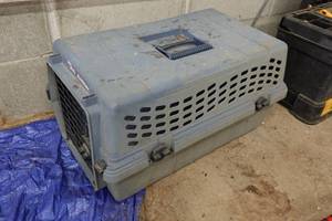 lot 428 image: Small Animal Kennel