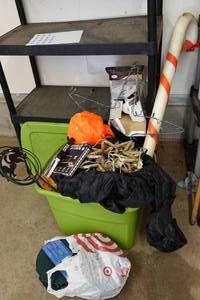 lot 434 image: Assorted Holiday Dcor