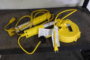 lot 438 image: Work Lights and Retractable Powercord