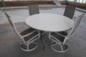 lot 322 image: Patio Table with 4 Chairs