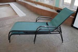lot 256 image: 2 Patio Lounge Chairs
