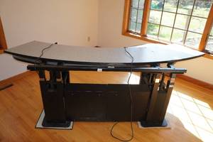 lot 353 image: Adjustable Height Office Desk