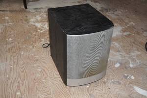 lot 231 image: JBL Powered Subwoofer