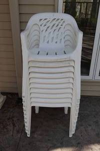 lot 345C image: 10 White Plastic Patio Chairs