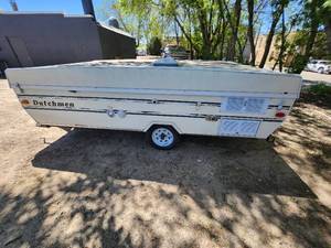 lot 9 image: 1994 Dutchman Pop-Up Camper