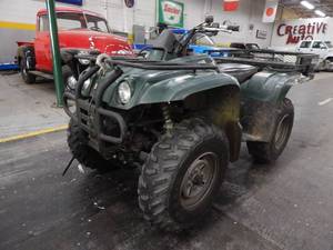 lot 1 image: 2006 Yamaha 400cc Big Bear 4x4 ATV