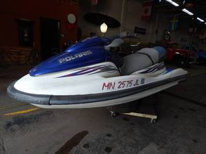 lot 15 image: 2001 Polaris Genesis Jet Ski LOW HOURS