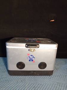 lot 24 image: Pabst Blue Ribbon metal cooler with built in speakers - WORKS