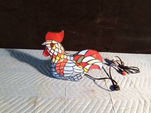 lot 34 image: Stained glass rooster lamp - Never been used