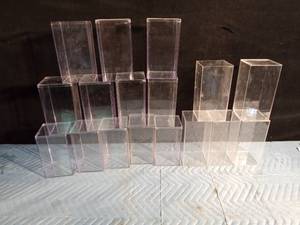 lot 36 image: 17 Beanie Babie display cases
