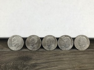 lot 284 image: 5 - Eisenhower Dollar Coins