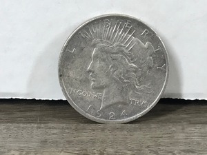 lot 293 image: 1924 Silver Peace Dollar Coin