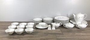 lot 342 image: 44 Piece Set of Creative Fine China 1014 Japan Dishware
