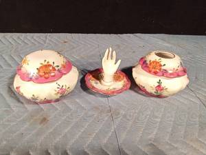 lot 93 image: Vintage Limoges trinket box and potpourri jar