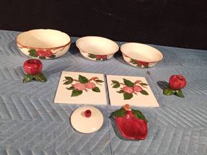 lot 82 image: Franciscan Serving bowls, 2 tile trivets, pair of candle holders, lid and spoon rest